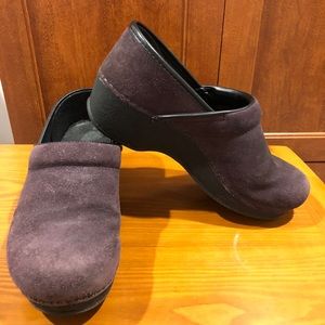 Size 39 purple Dansko